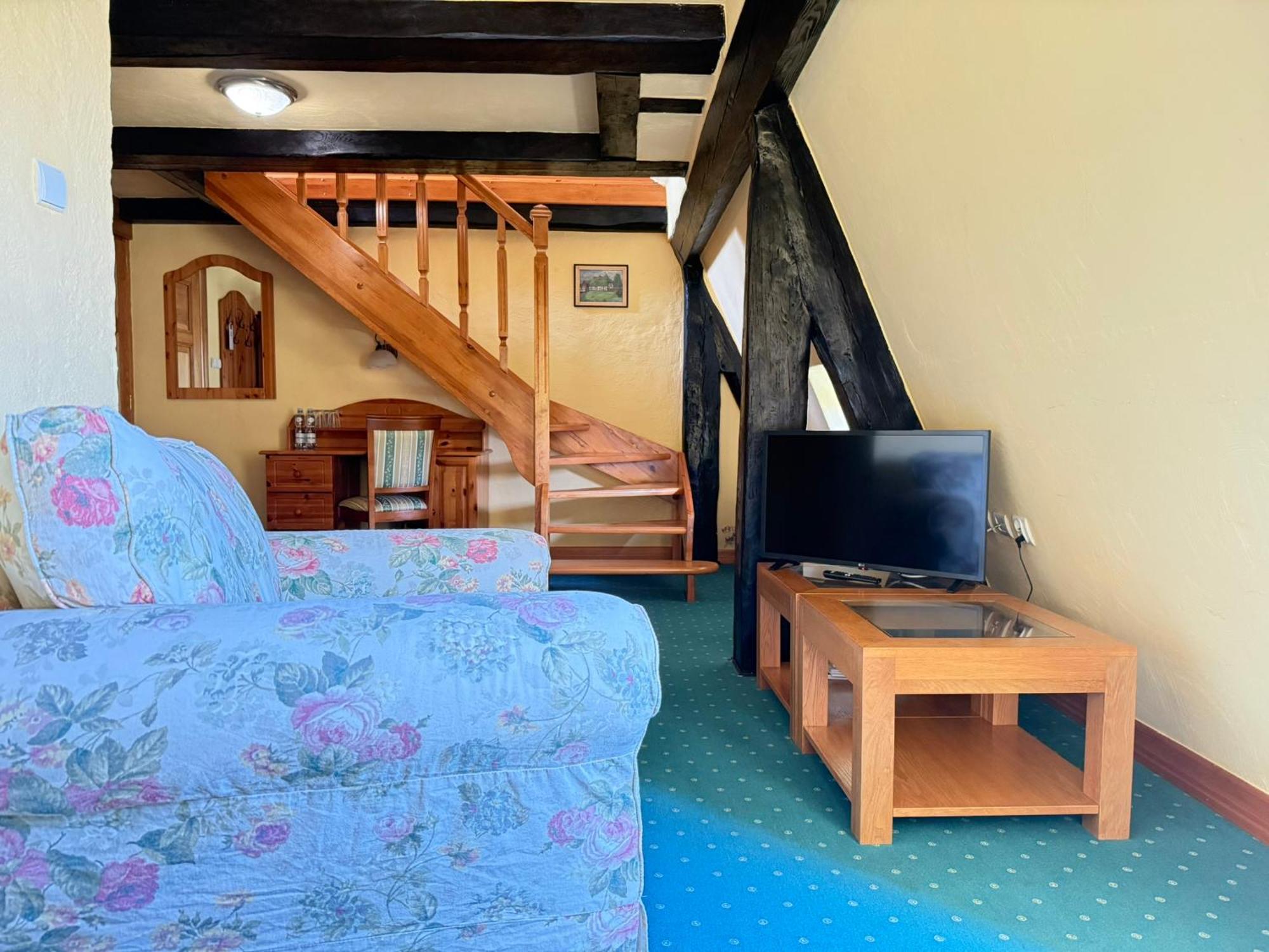 Gosciniec Zamkowy Hotel Дарлово Екстериор снимка